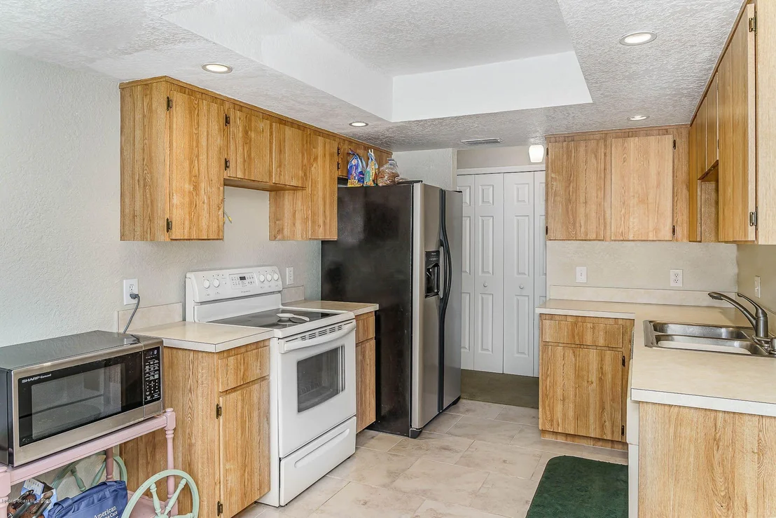 Photo of 857 Spirea Drive