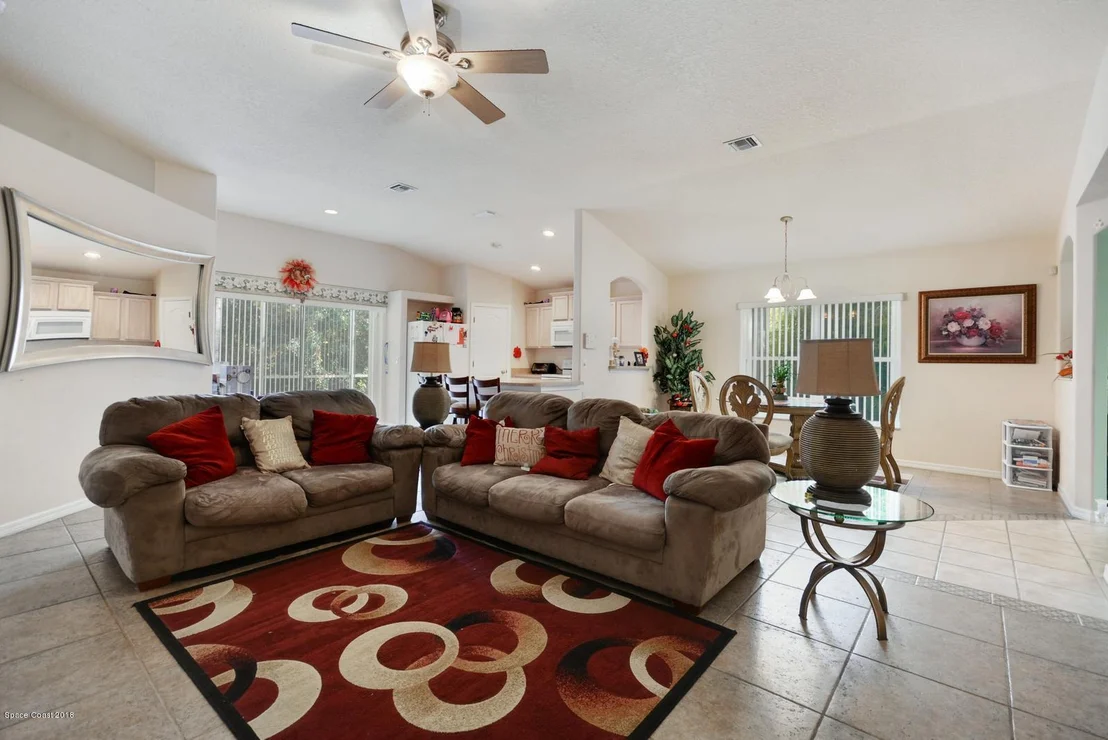 Photo of 973 Villa Drive