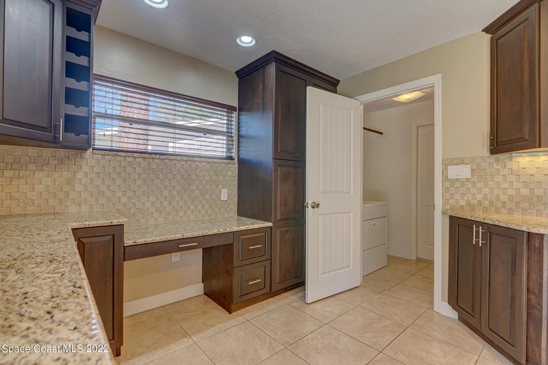 Photo of 877 Westport Drive