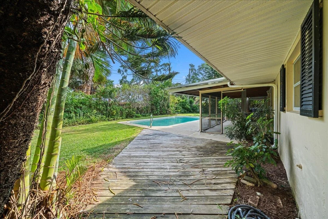 Photo of 550 Seabreeze Drive