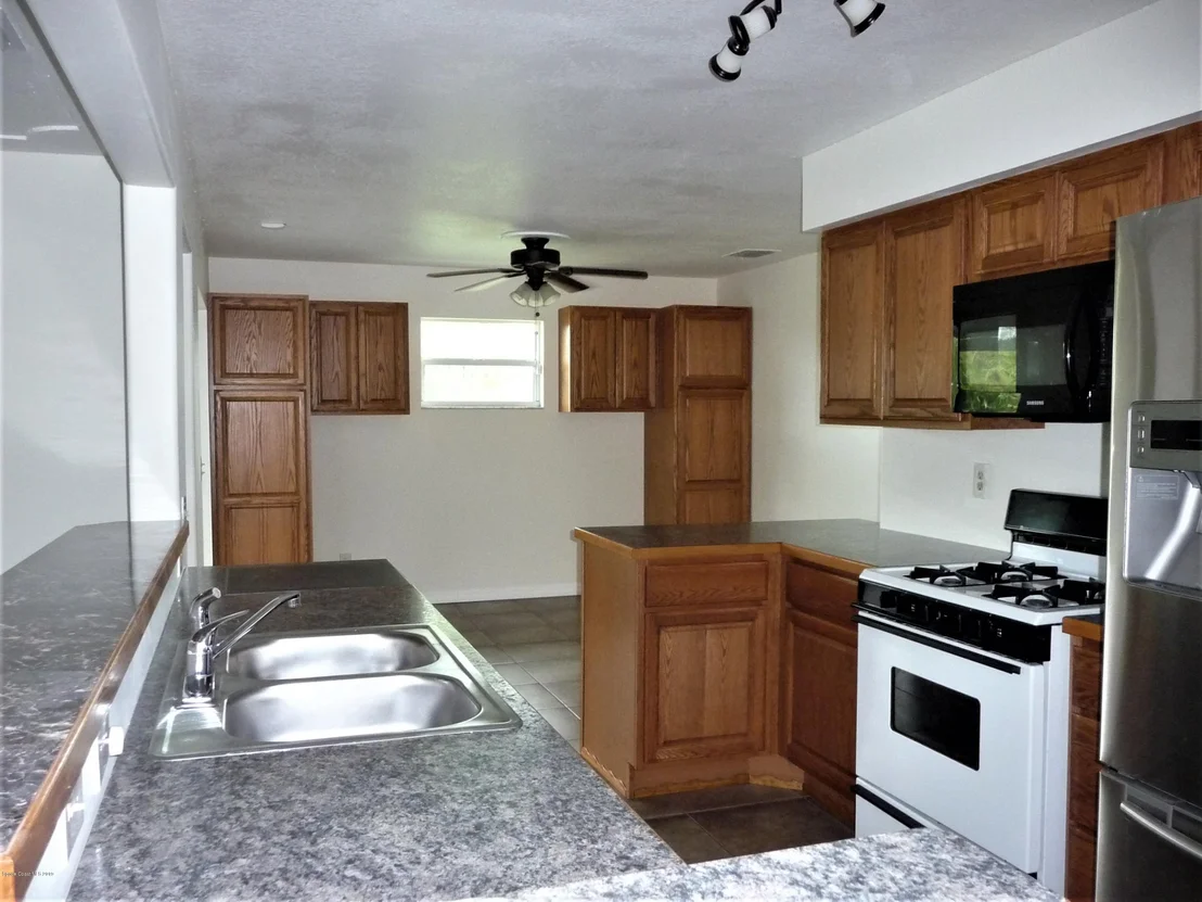 Photo of 1593 Spruce Road