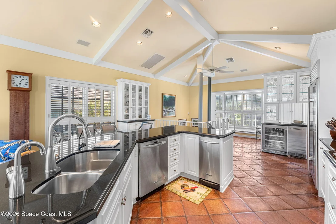 Photo of 680 Ocean Road