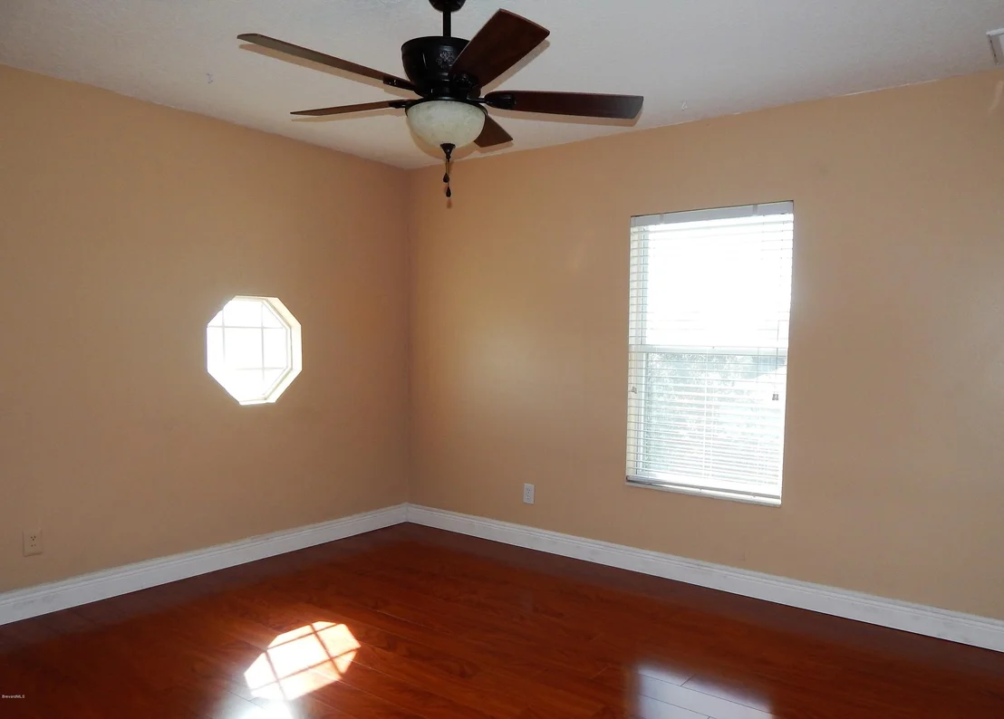 Photo of 101 SE Ridgemont Circle
