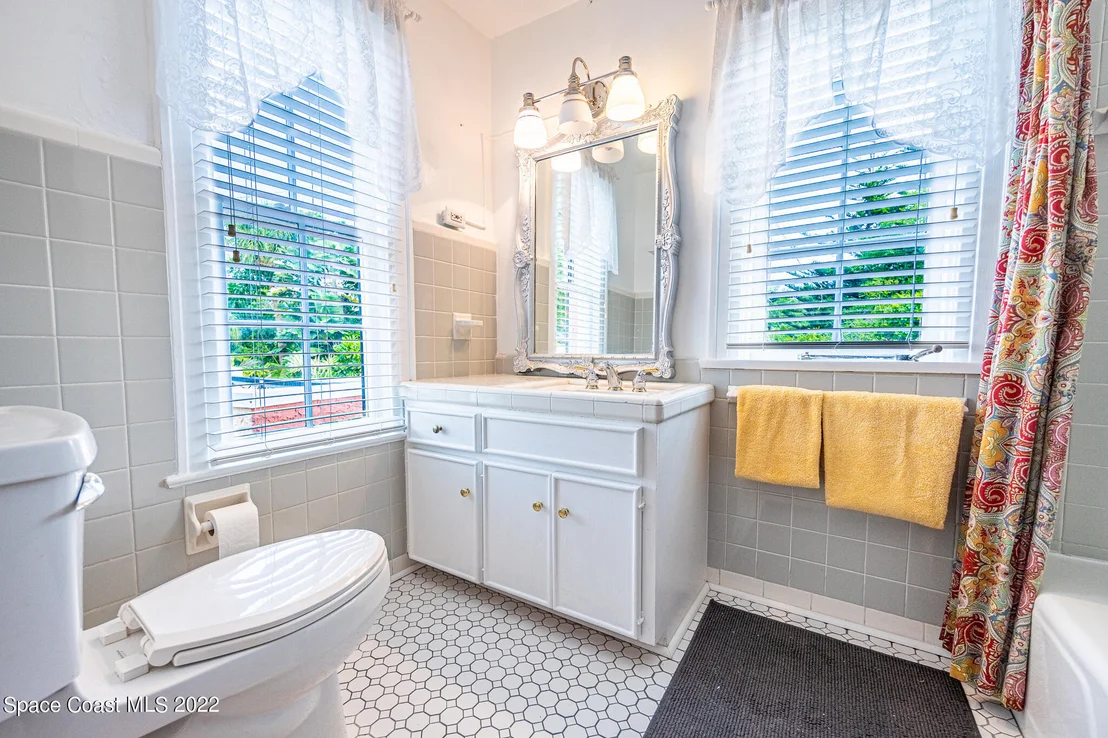 Photo of 102 Valencia Road