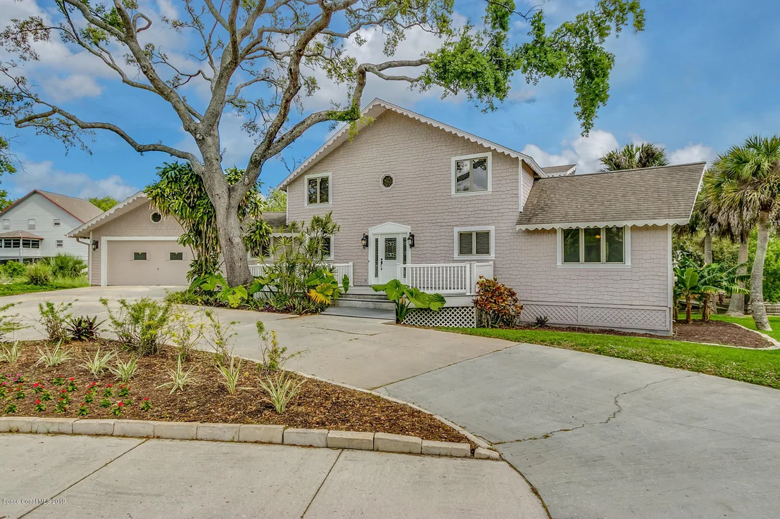 Photo of 981 Mandarin Drive NE