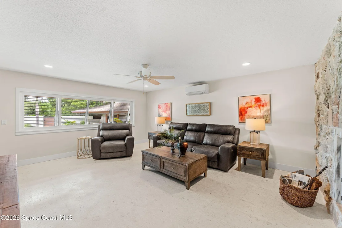 Photo of 207 Riverside Drive