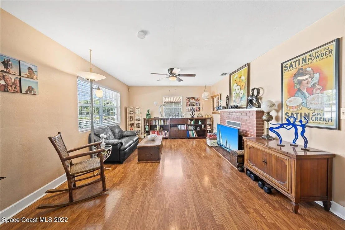 Photo of 1047 Riverdale Drive