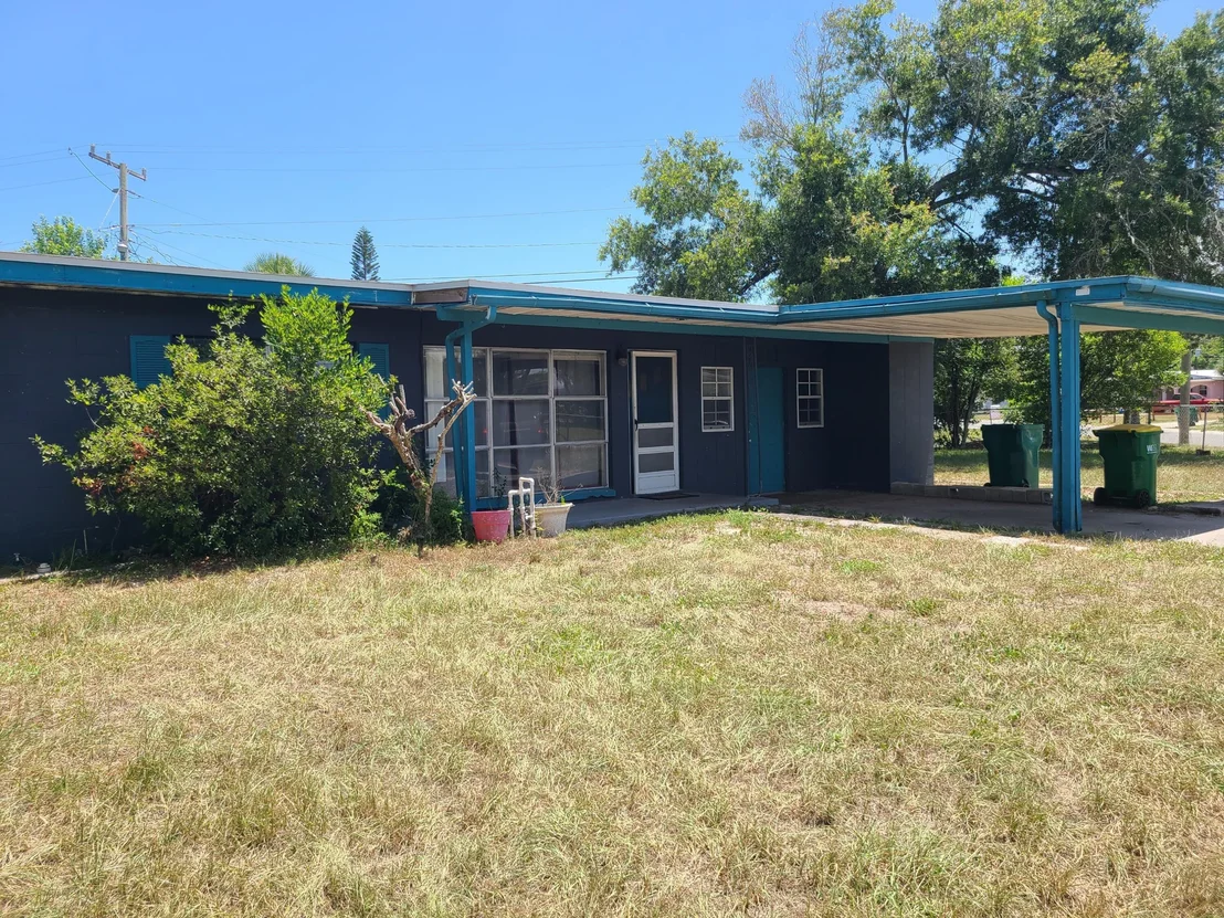 Photo of 819 W Highland Drive