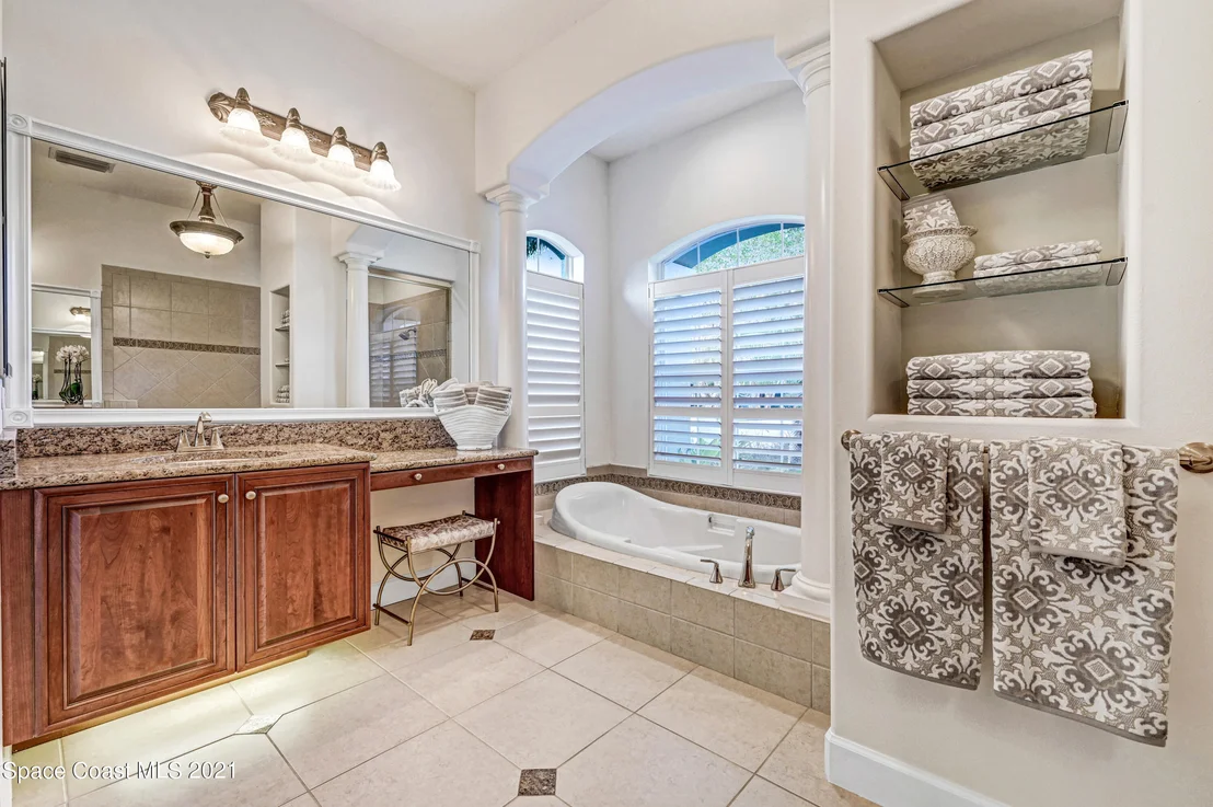 Photo of 882 Oak Park Drive