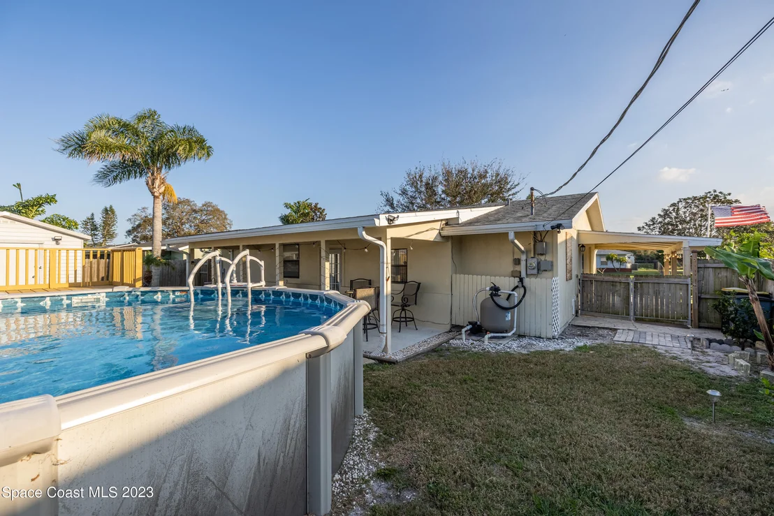 Photo of 3051 Edgewood Drive NE