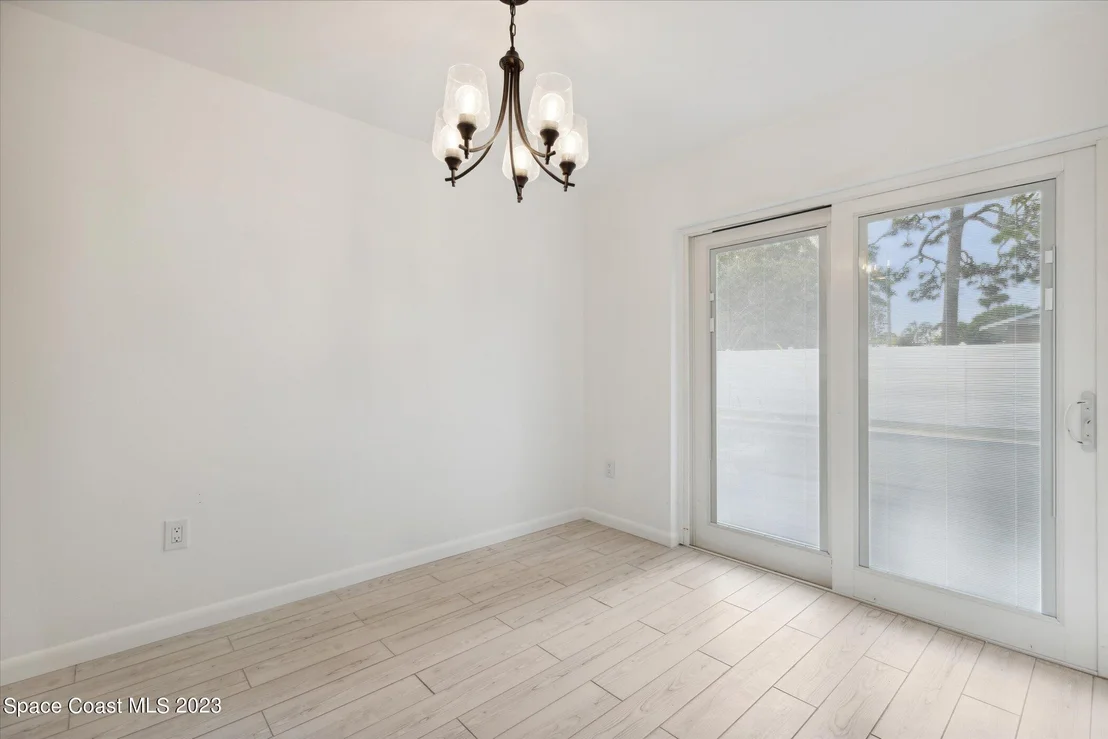Photo of 885 Kings Post Road
