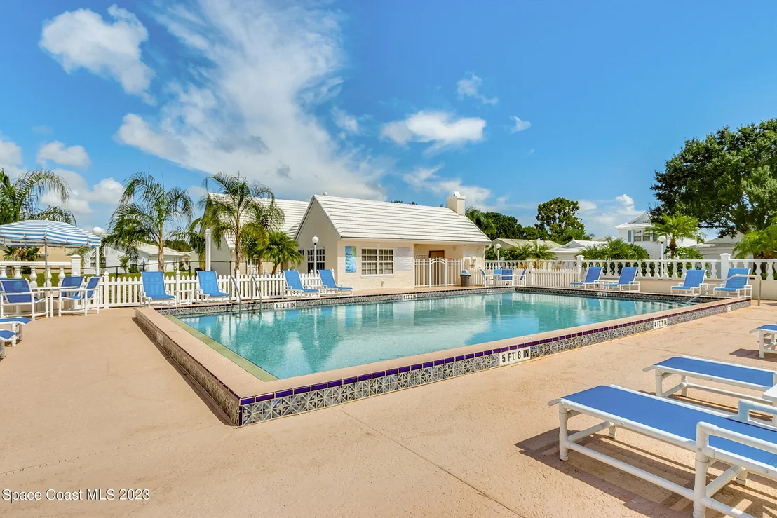 Photo of 921 Wateroak Drive NE