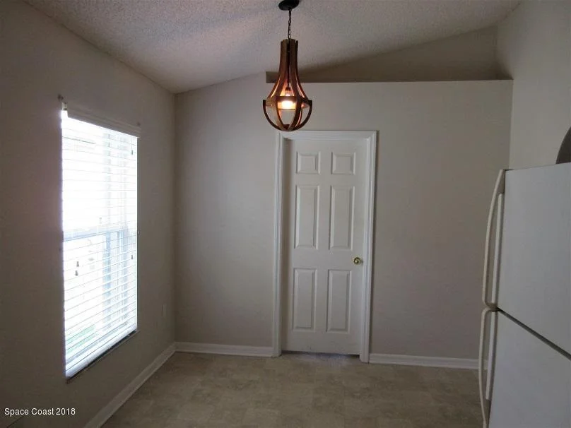 Photo of 1243 White Oak Circle