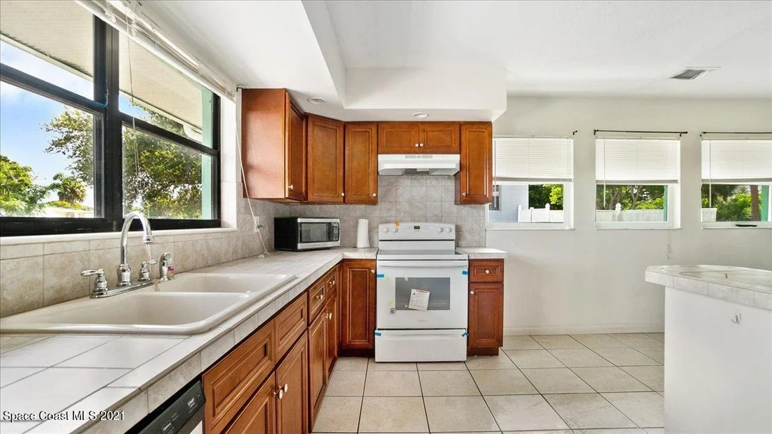 Photo of 3061 Rowe Street NE