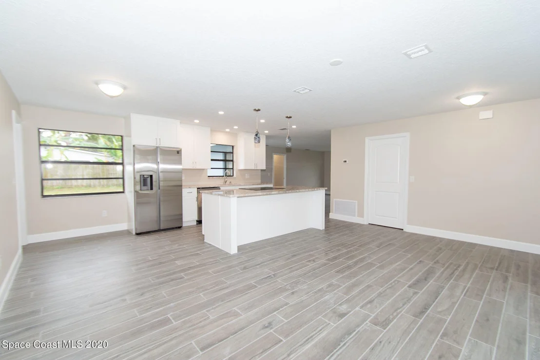 Photo of 987 Pineland Drive