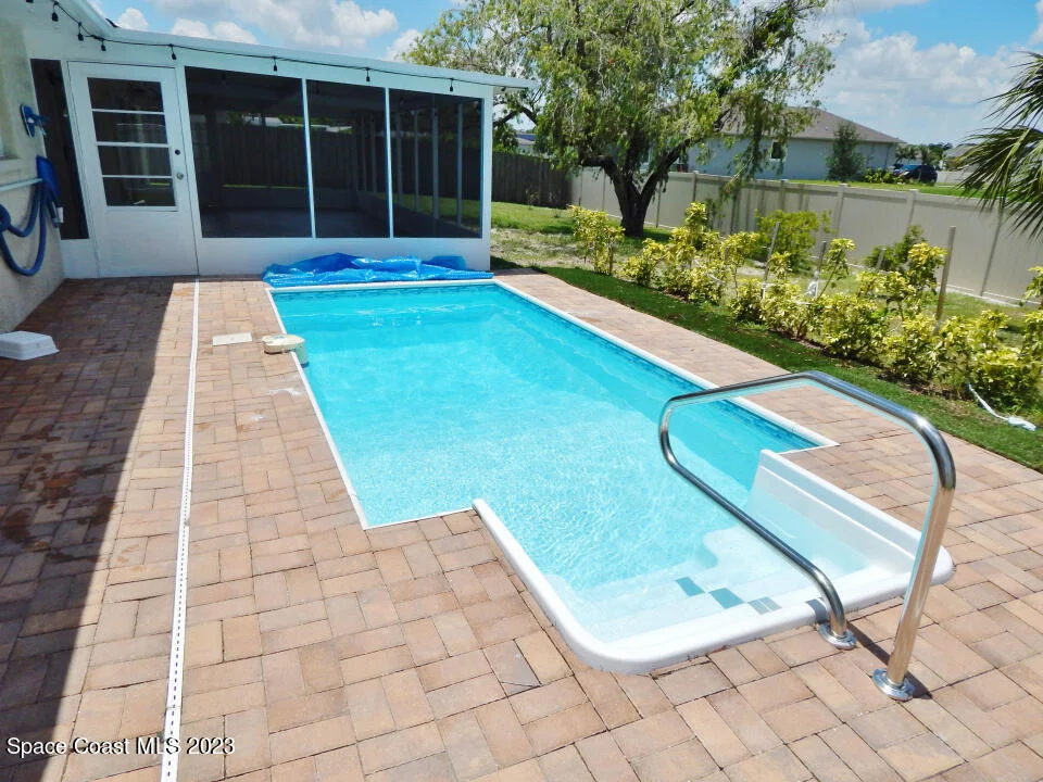 Photo of 780 Pebble Beach Avenue NE