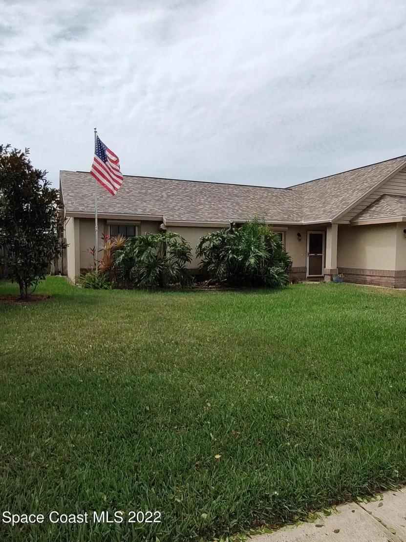 Photo of 1231 W Walnut Grove Way
