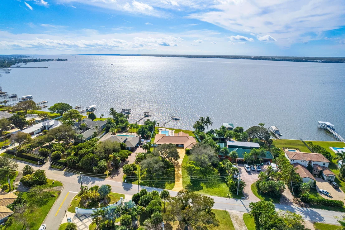 Photo of 100 Riverside Drive