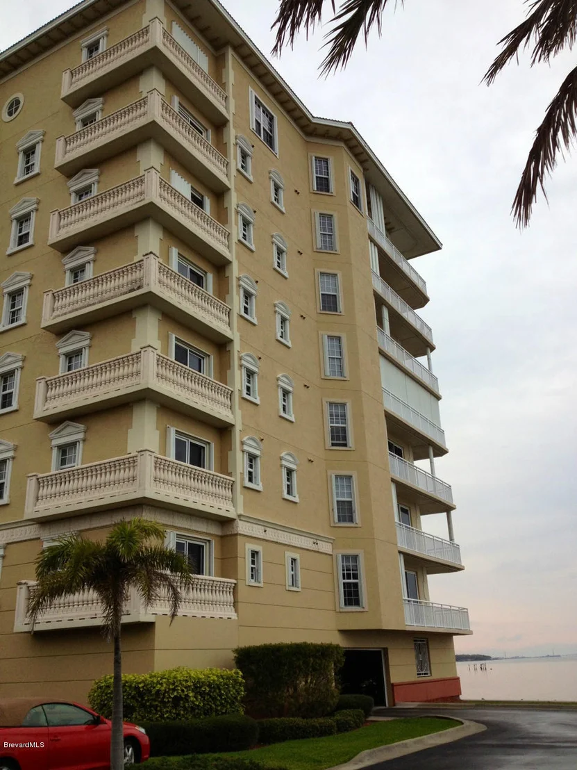 Photo of Unit 304 at 4975 NE Dixie Highway