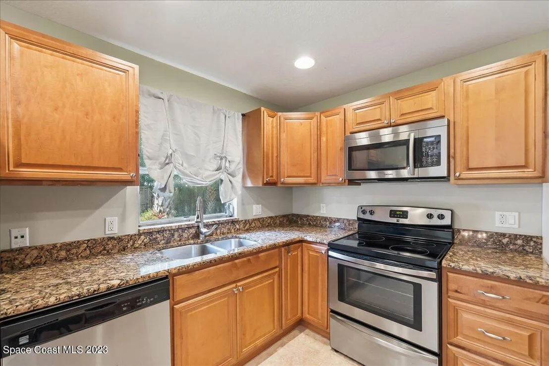 Photo of 945 Kings Post Road
