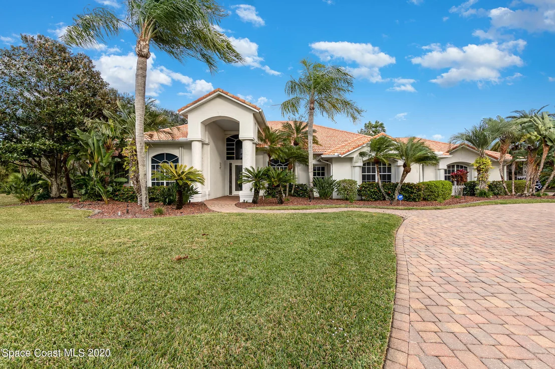Photo of 889 Oak Park Drive