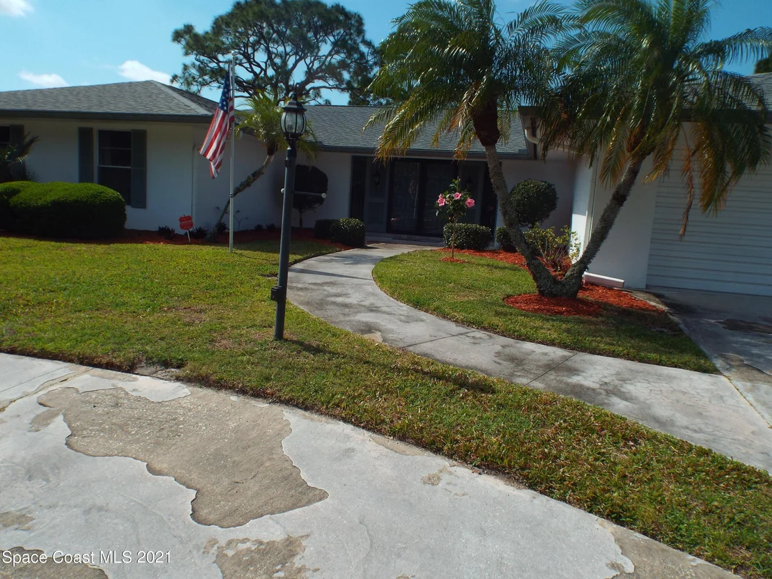 Photo of 882 Port Malabar Boulevard NE