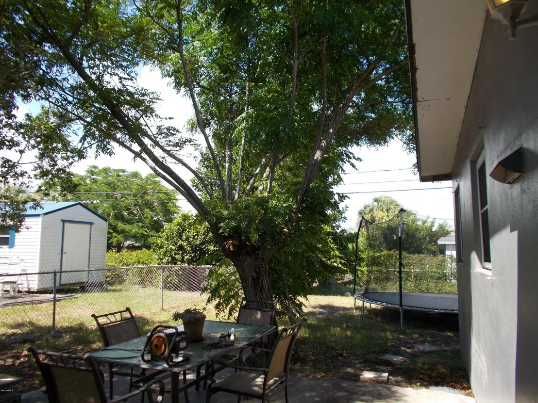 Photo of 924 NE Canada Street