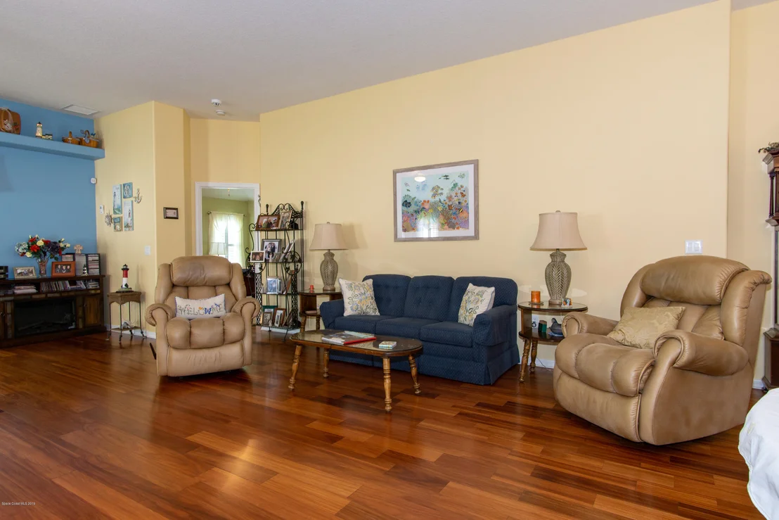 Photo of 924 Tavernier Circle NE