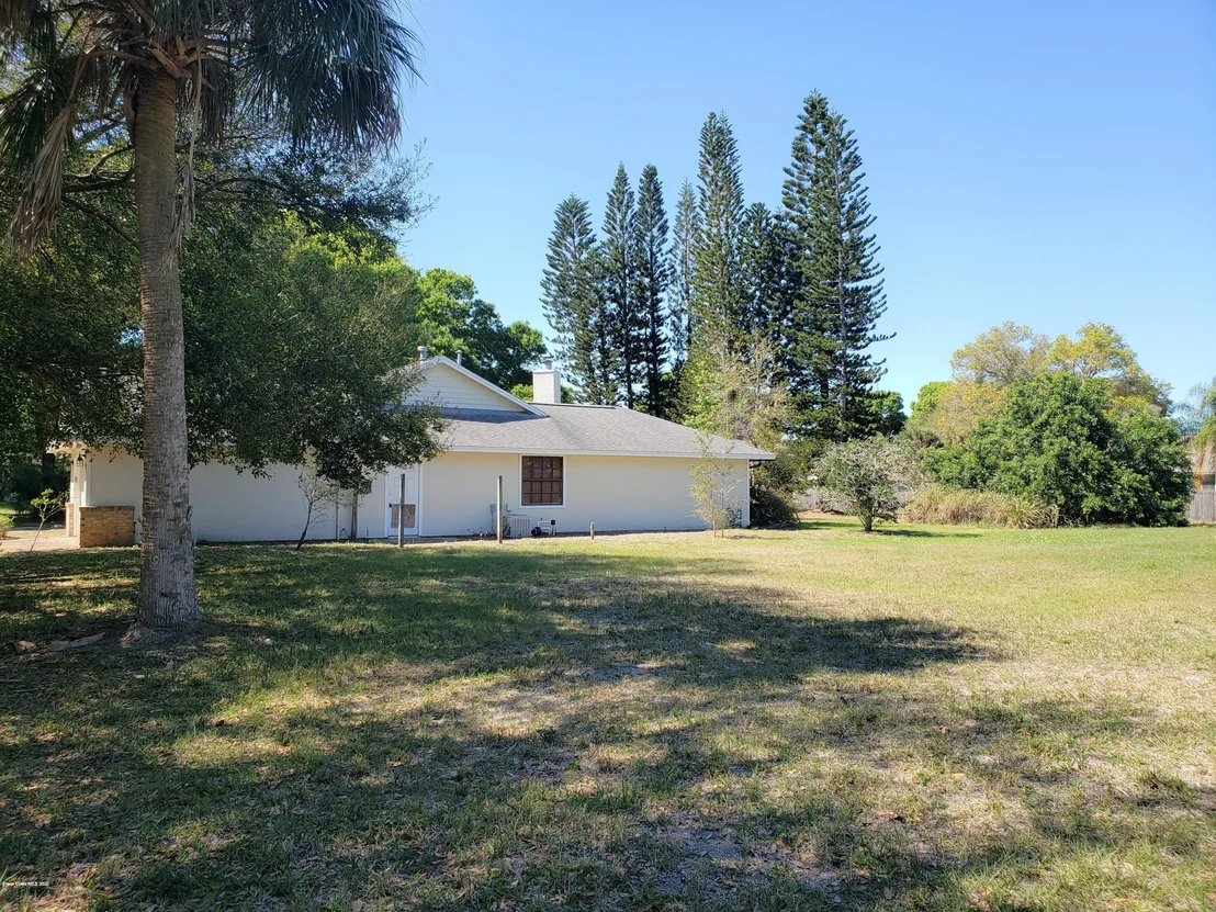 Photo of 1304 Heritage Acres Boulevard