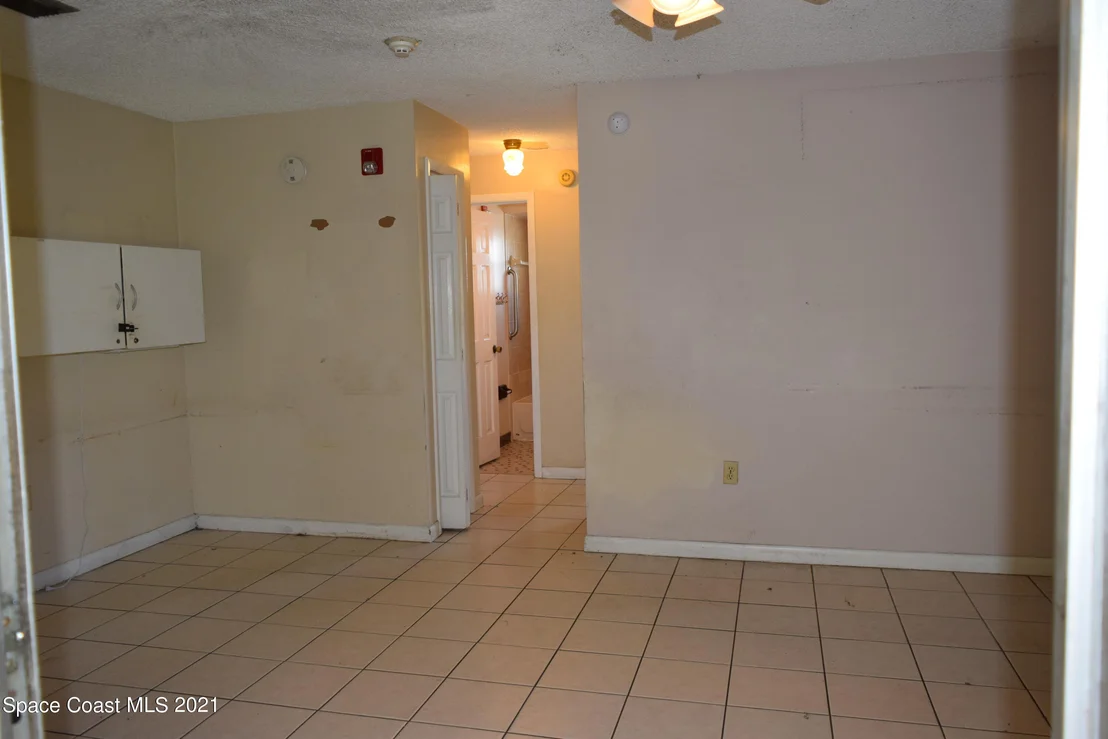 Photo of 881 Cayuga Avenue NE