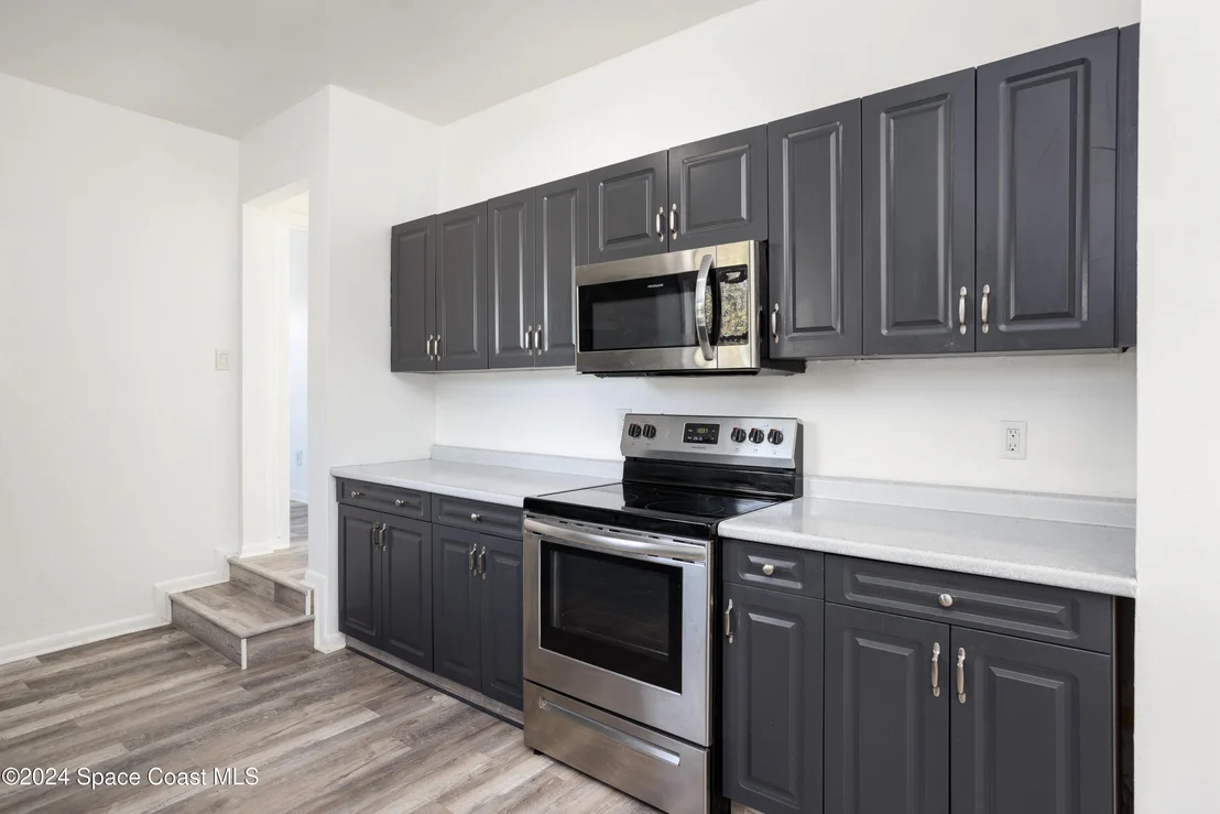 Photo of 1064 Cabot Drive NE