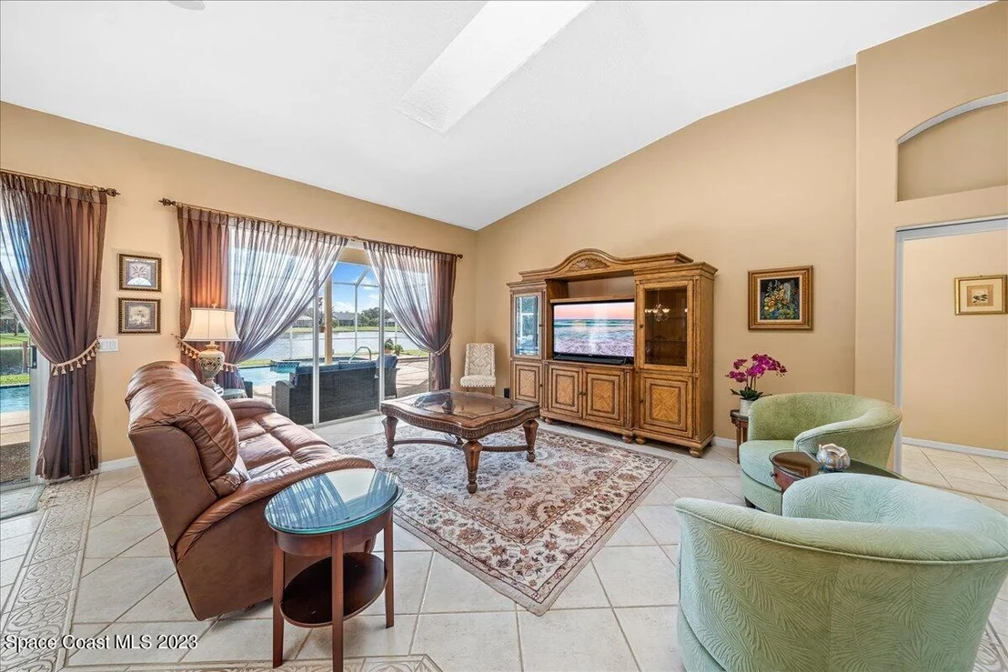 Photo of 369 Lake Victoria Circle