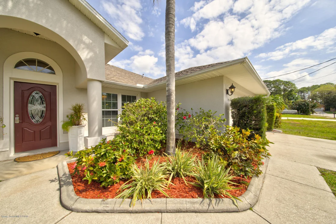 Photo of 6480 Adrian Street