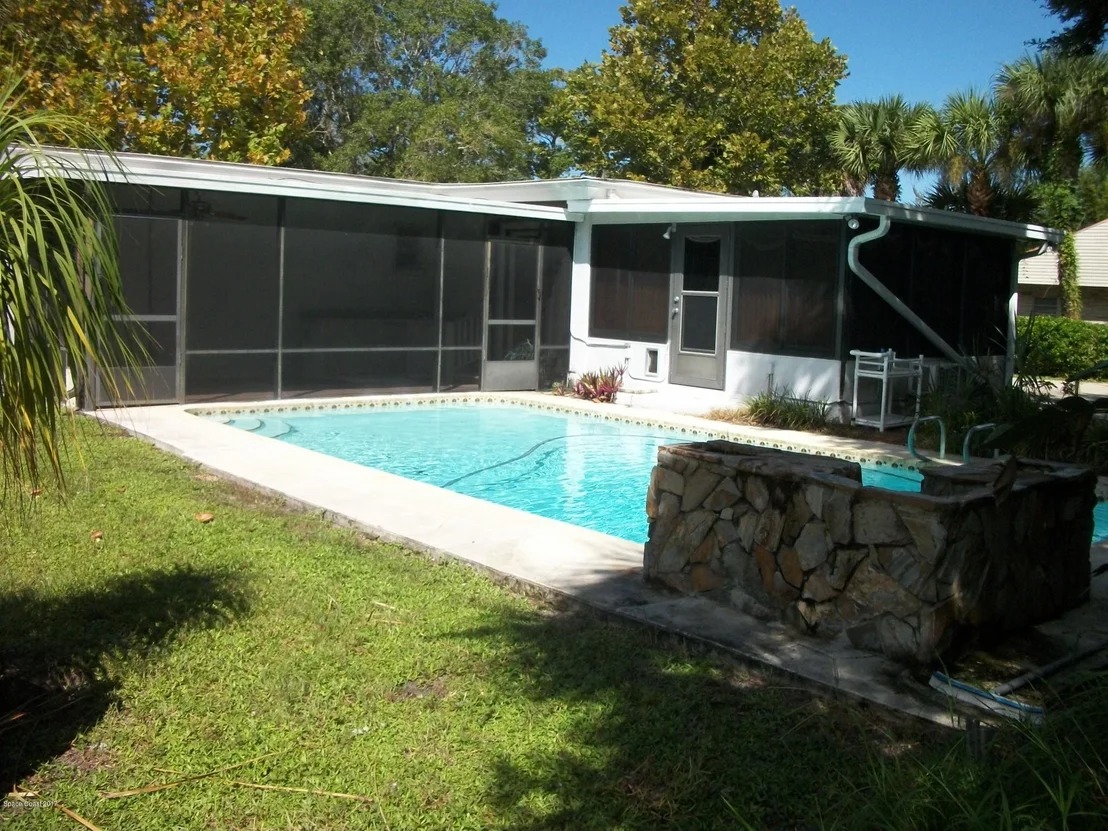 Photo of 1001 Knecht Road NE