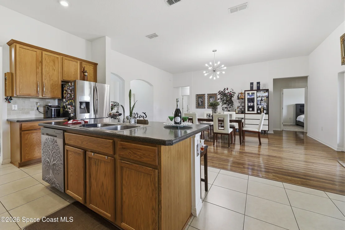 Photo of 1121 Morgan Circle NE
