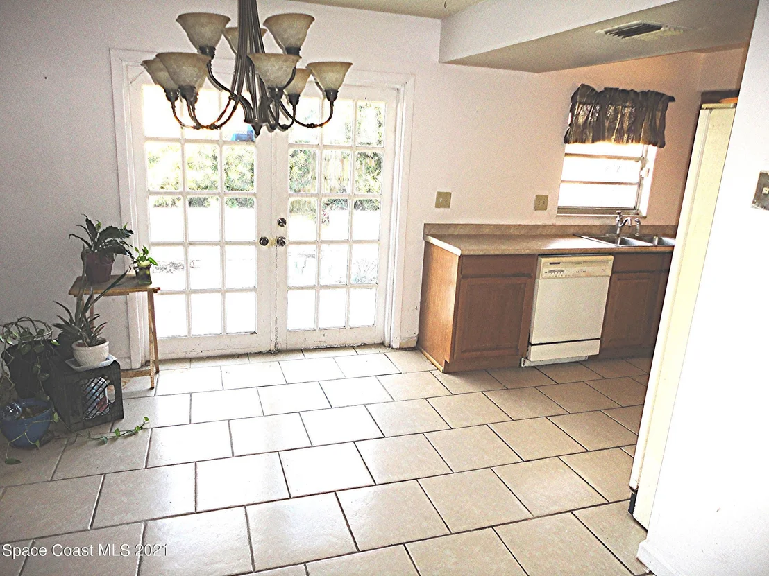 Photo of 3035 Edgewood Drive NE