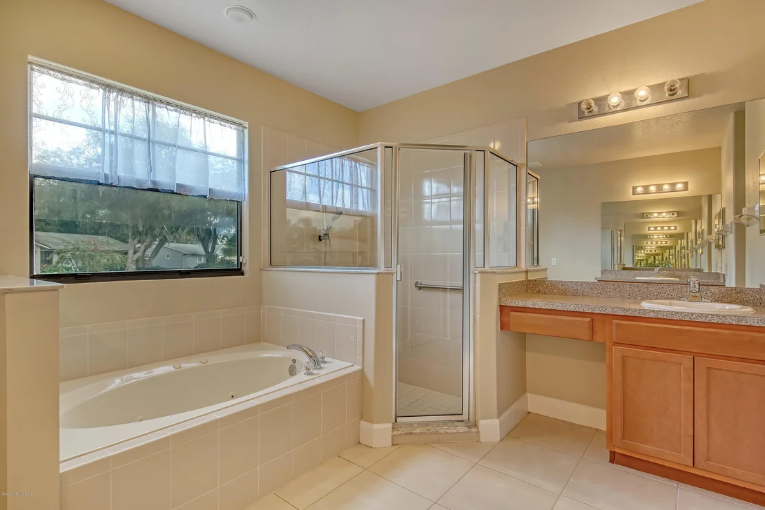 Photo of 1466 Van Eck Road NE