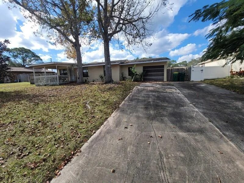 Photo of 6010 Apple Avenue