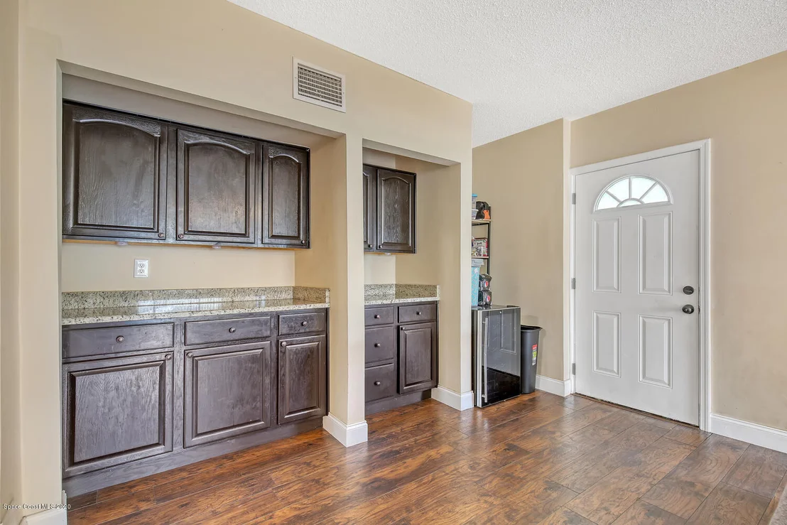 Photo of 765 Angle Street NE