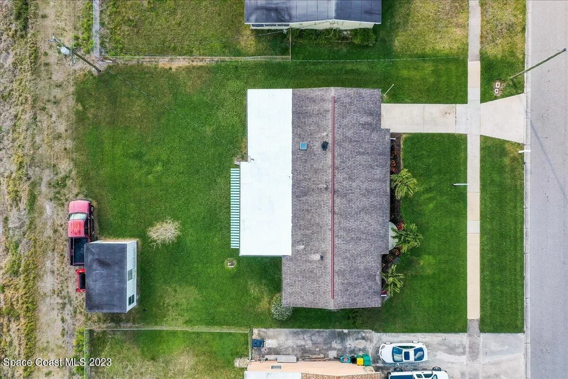 Photo of 1707 Ixora Drive W