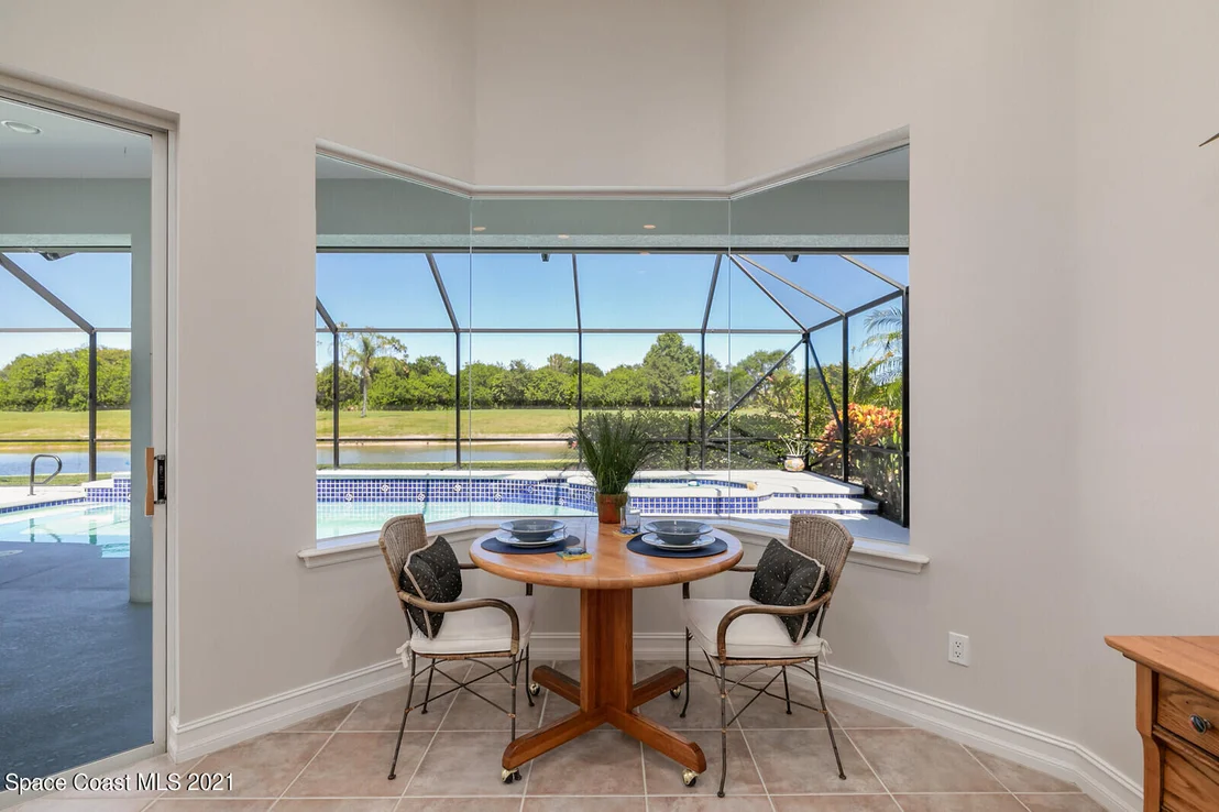 Photo of 955 Chatsworth Drive