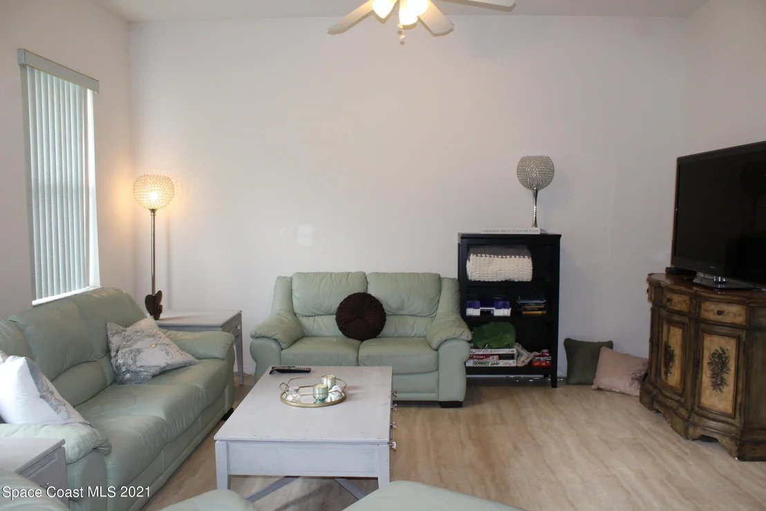 Photo of 3067 Temple Lane N