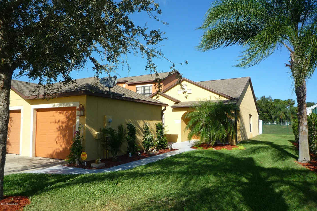 Photo of Unit 104 at 910 Luminary Circle