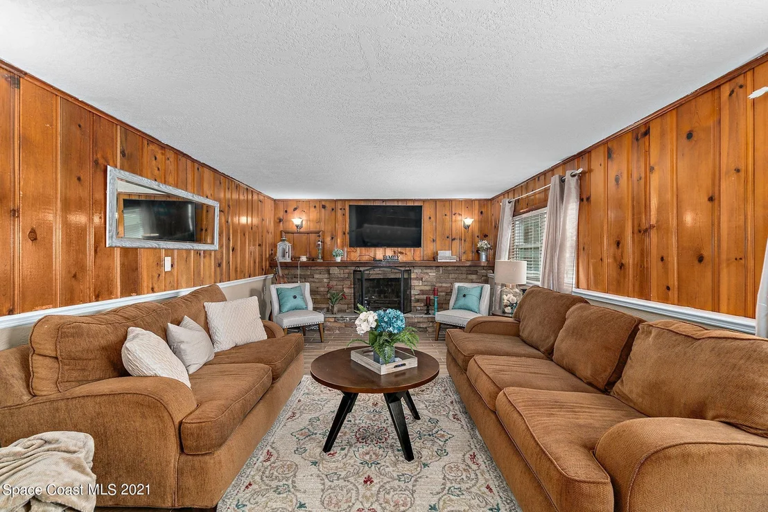 Photo of 1046 Pinetree Drive