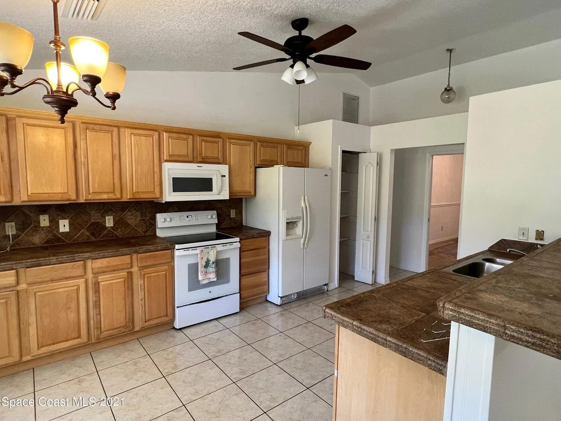 Photo of 2796 Rodeo Drive NE