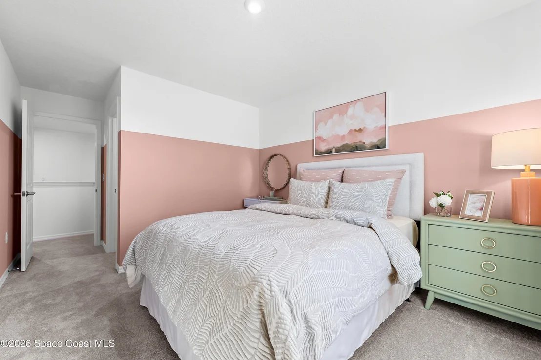 Photo of 806 Castleford Avenue NE