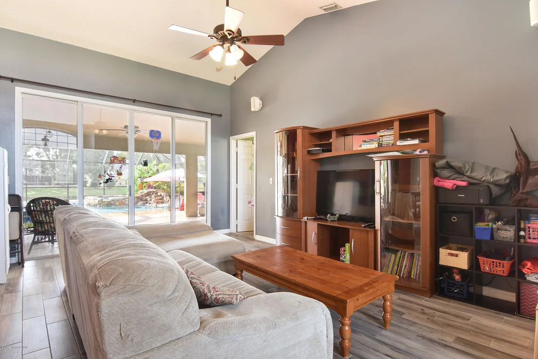 Photo of 943 Pelican Lane