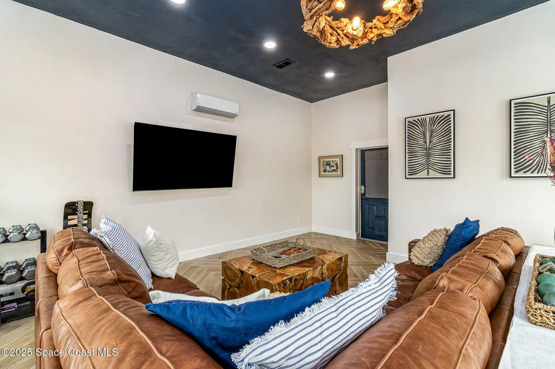 Photo of 2101 Lance Boulevard