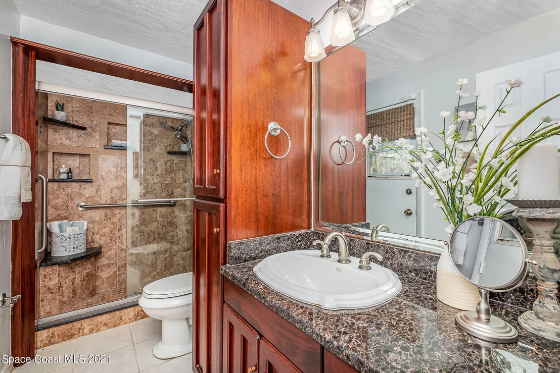 Photo of 201 S Riverside Drive