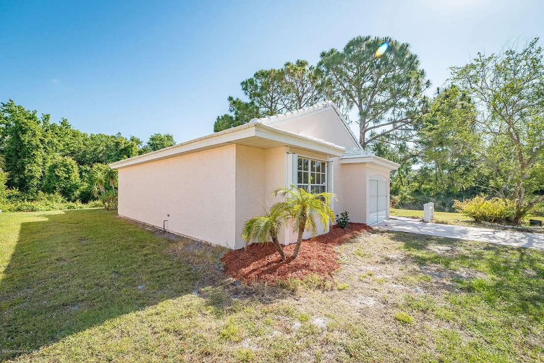 Photo of 1101 Goldenrod Circle NE